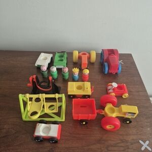 Fisher-Price Colorful Vehicle and Figure Playset